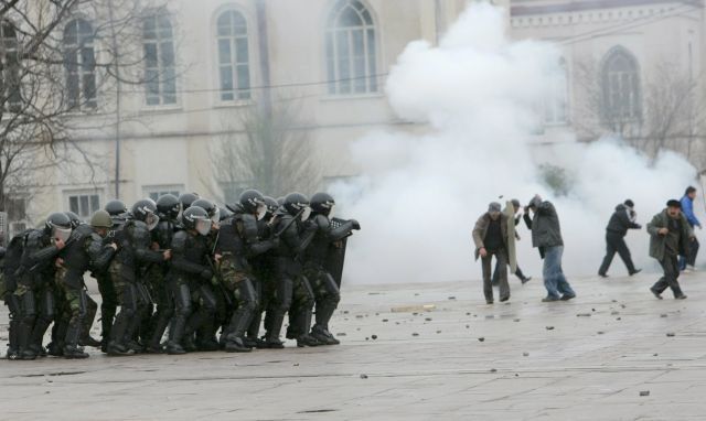 Nepokoje v Kyrgyzstánu | Foto: Reuters