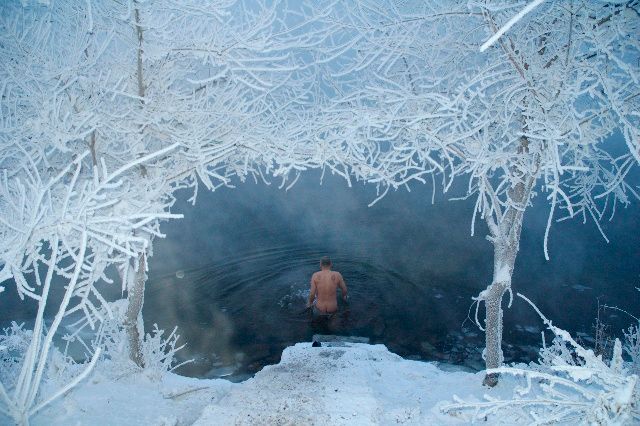 Stejná řeka, jiná provincie (Ťi-lin). V Ťi-linu poklesla v pondělí teplota až na minus 30 stupňů Celsia. | Foto: Reuters