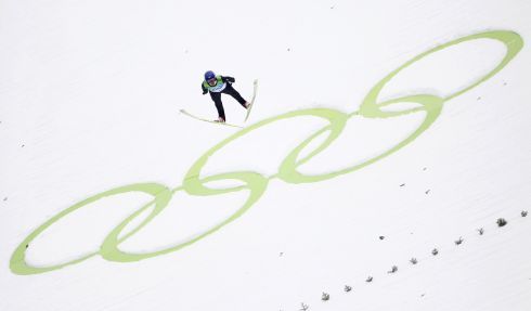 Adam Malysz letí pro stříbrnou medaili | Foto: Sport