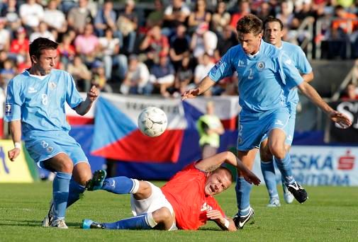 Václav Svěrkoš v sevření San Marina | Foto: Reuters