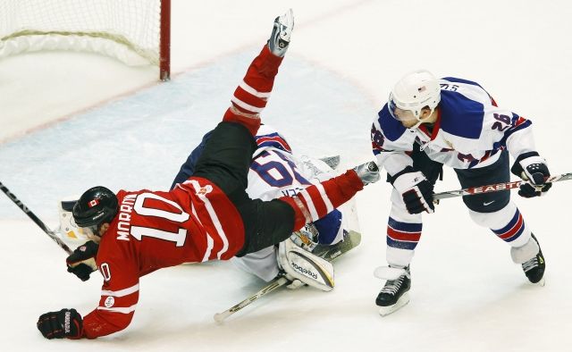 Kanada podlehla na olympijských hrách po padesáti letech USA. V repríze finále ze Salt Lake City Spojené státy vyhrály 5:3. | Foto: Reuters