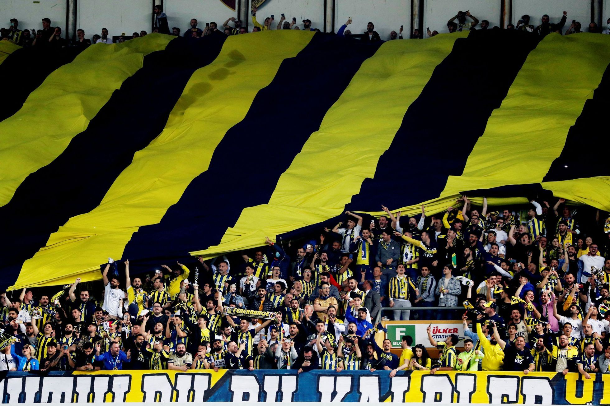 Fenerbahce received a condition for chanting Putin’s name