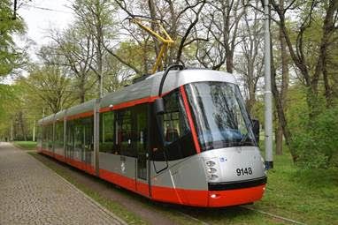 Tramvaj 14T, přezdívaná kvůli vzhledu Porsche | Foto: DPP