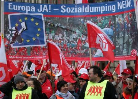 Protest proti evropské směrnici o službách. | Foto: Reuters