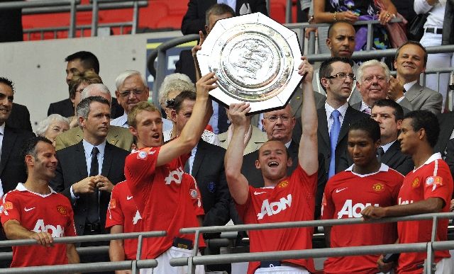 Community Shield 2010: Manchester United s trofejí. | Foto: Reuters