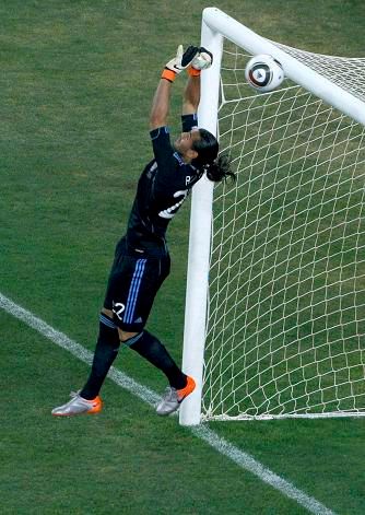 Argentinec Romero zaváhal proti Mexiku | Foto: Věda a Příroda