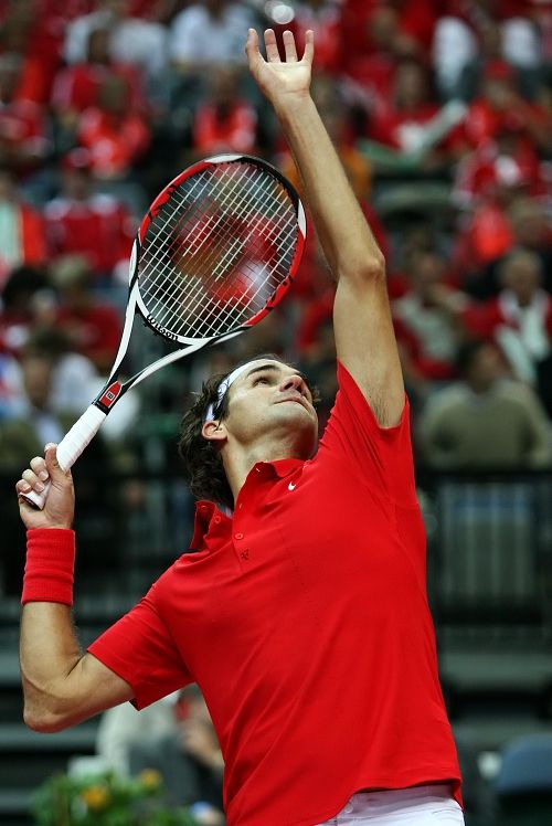 Světová jednička Roger Federer byl pro diváky bezpochyby největším lákadlem v prvním daviscapovém dni v Praze. O to větší překvapení bylo, že to s domácím Štěpánkem neměl až tak jednoduché. | Foto: Tomáš Adamec, Aktuálně.cz