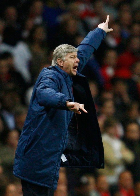 Trenér "kanonýrů" Wenger hnal své mužstvo marně za druhou brankou | Foto: Reuters