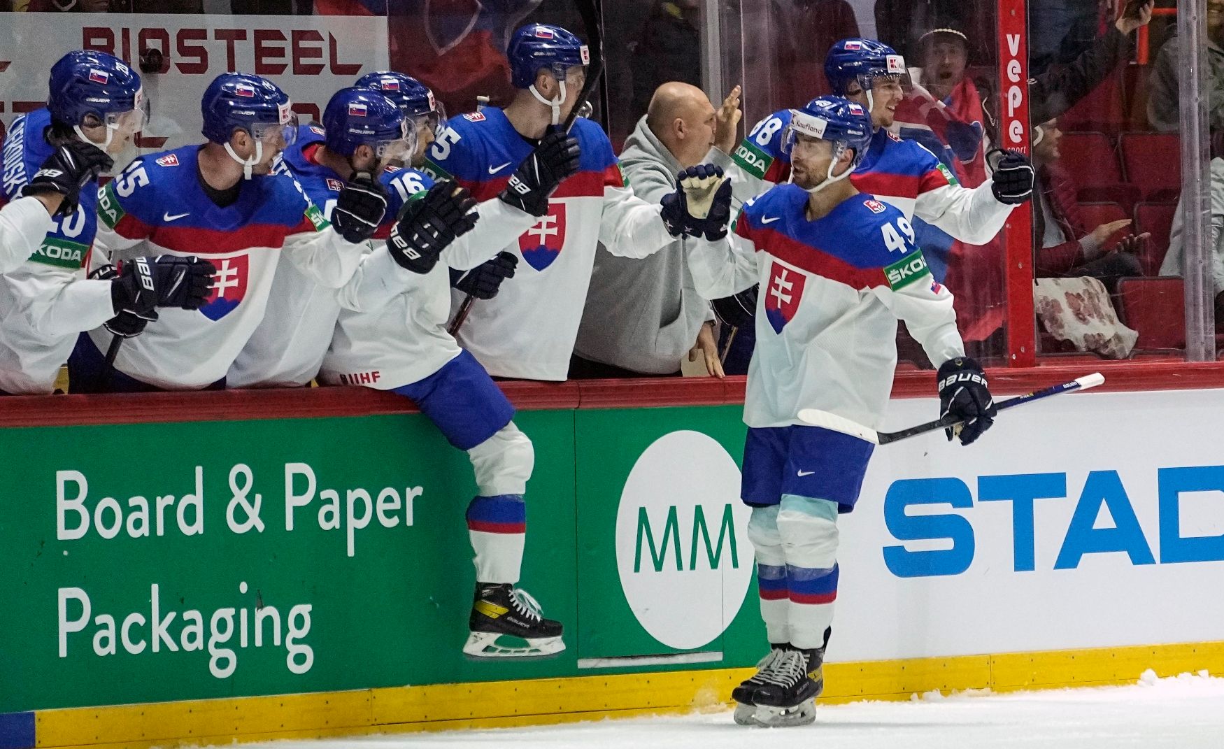 Die Slowakei feiert ihren ersten Sieg, obwohl sie gegen Frankreich zurückgeschlagen hat, hat Kanada es auch getan