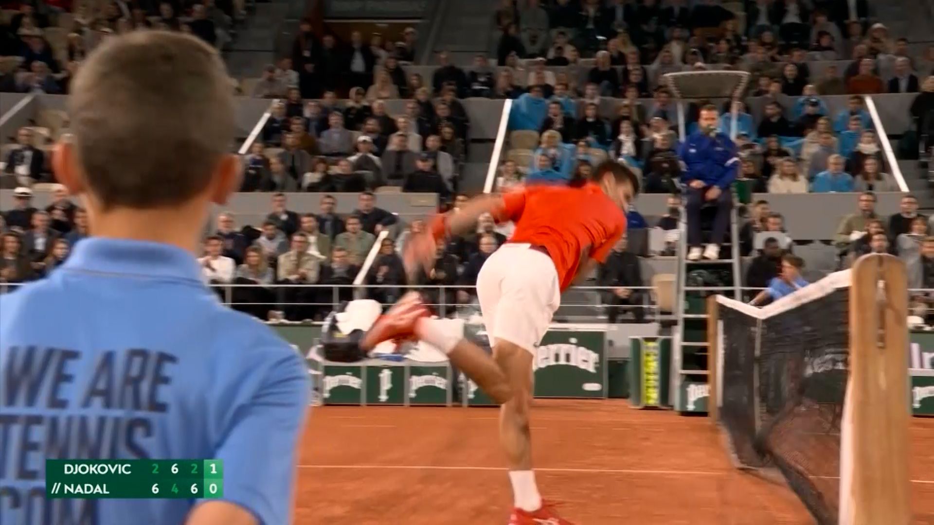 Stunt match: Djokovic angrily hit the net, getting a strong roar