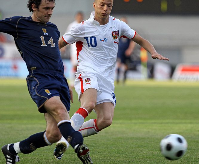 Václav Svěrkoš (vpravo) a Christian Dailly v utkání Česko-Skotsko. | Foto: Tomáš Adamec, Aktuálně.cz