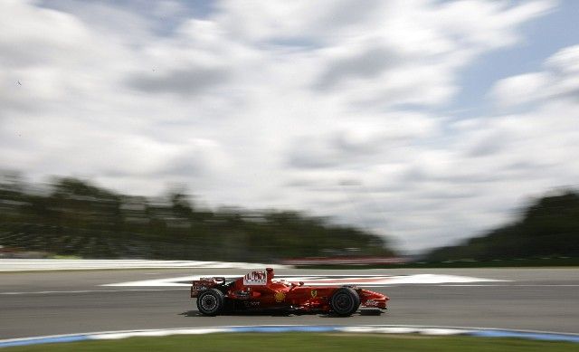 Kimimu Räikkönenovi se kvalifikace na Velkou cenu Německa nevydařila, skončil až šestý. | Foto: Reuters