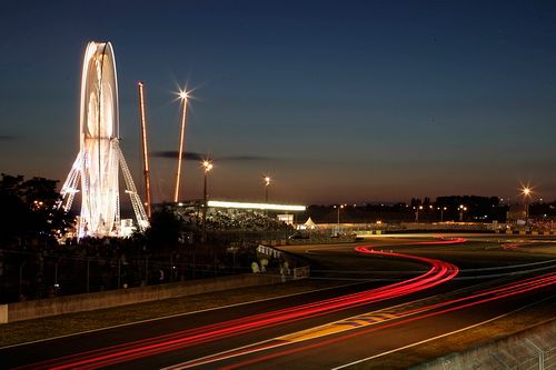 Kouzelná atmosféra nočního Le Mans. | Foto: Audi