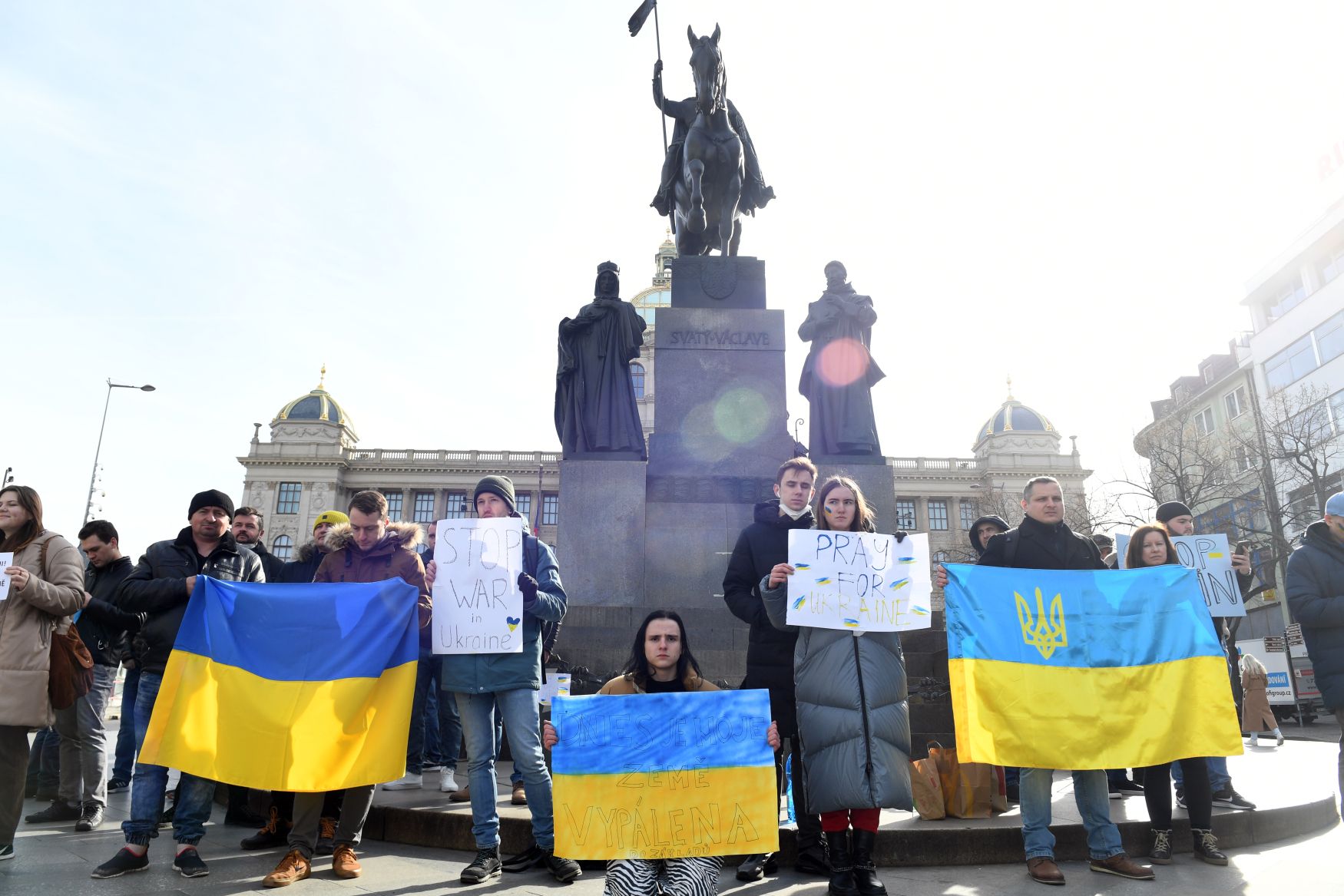 Zakwaterowanie w kamperze, pociąg pierwszej pomocy i miliony koron.  Czesi pomagają Ukrainie