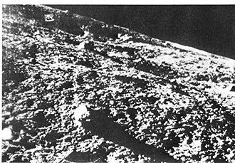 Moře lavas v oceánu procellarum na povrchu Měsíce. První fotografie, pořízené kdy v historii z jeho povrchu, poslala na zem ruská sonda Luna 9 | Foto: repro NASA