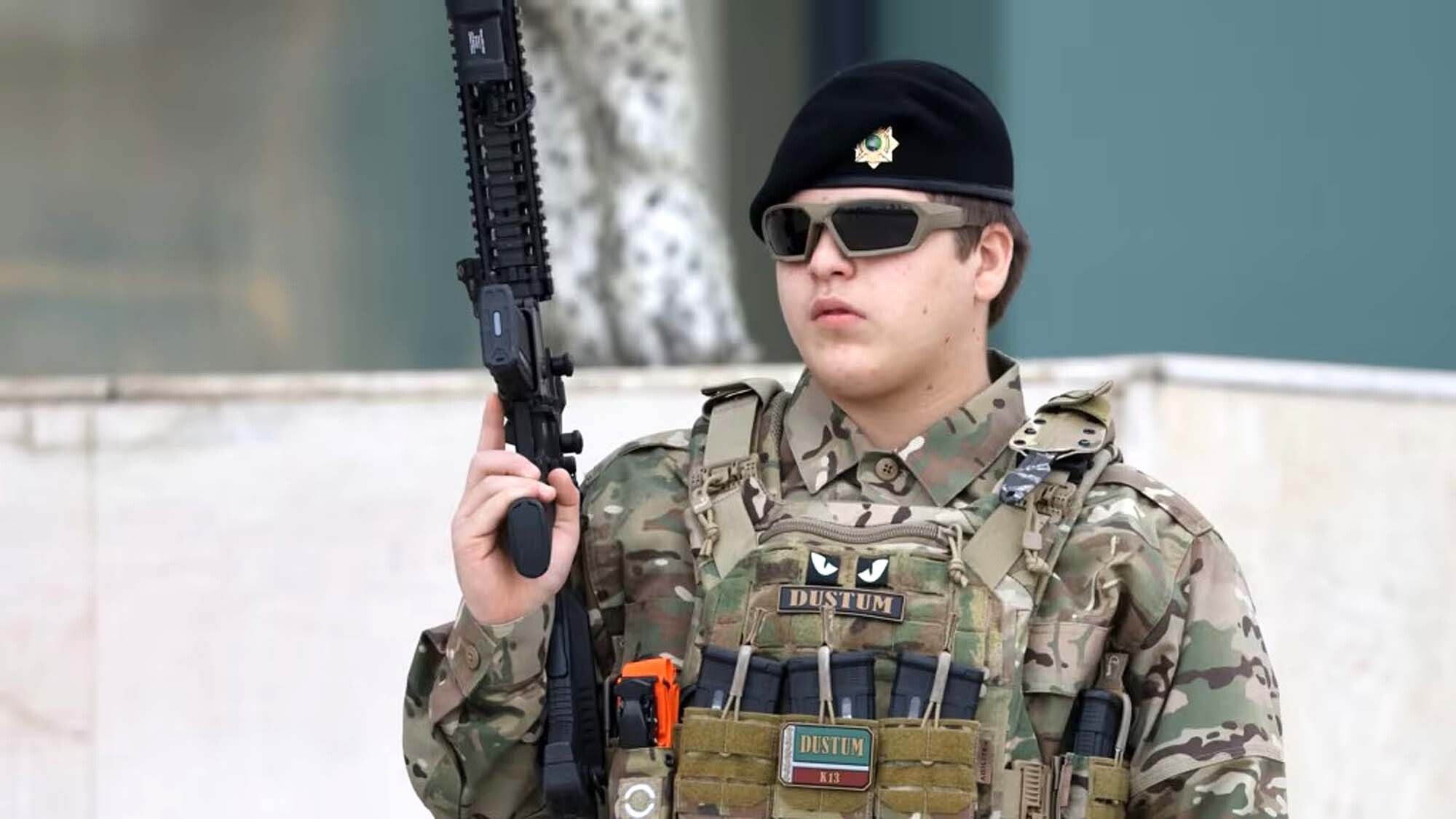 Mladý Kadyrov je plnoletý. Službu v armádě vyměnil za hrátky s granátometem