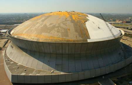 Archivní snímek: Letecký snímek Superdomu z loňského září. | Foto: Reuters