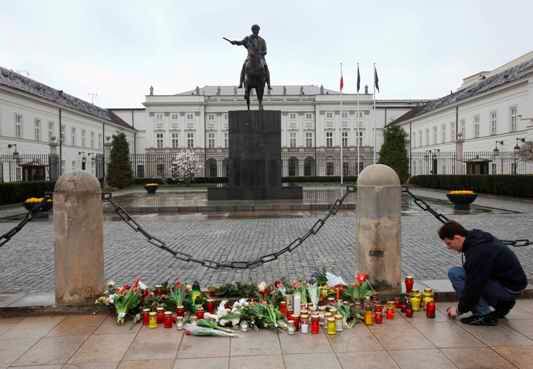 Michał: "Nemám slov pro to, co se stalo. Polská tragédie. Upřímnou soustrast rodině prezidenta Polské republiky a všem rodinám mrtvých." | Foto: Reuters