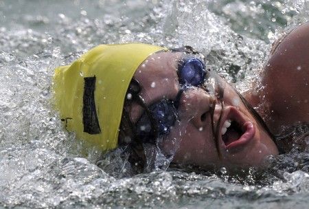 Natalie du Toitová se i bez amputované nohy rvala statečně. Nakonec doplavala šestnáctá. | Foto: Reuters