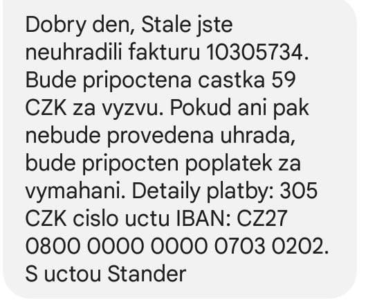 SMS, kterou firma poslala jednomu z údajných dlužníků. | Foto: Aktuálně.cz