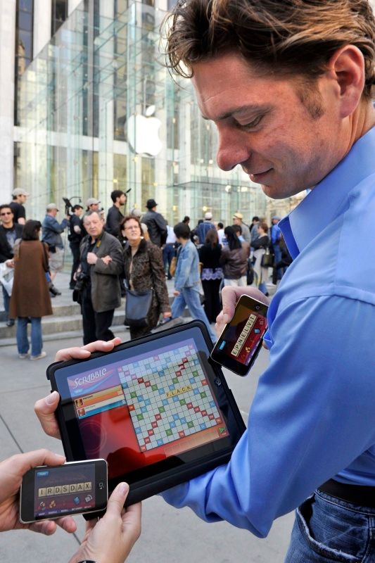 Scrabble je možné hrát i na iPadu | Foto: Reuters