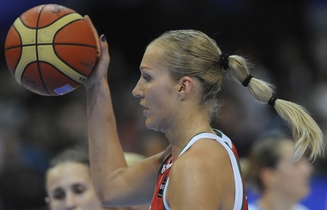 11. - 28. 6. (Maďarsko;Rumunsko) - Mistrovství Evropy v basketbalu žen. | Foto: ČTK