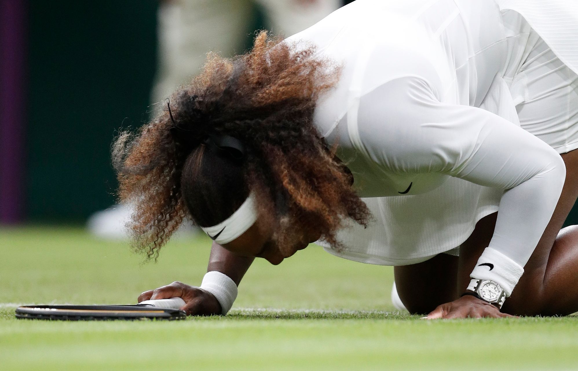 “Like Bambi on ice.”  Slippery Wimbledon mows the tennis stars.  They don’t know how to move