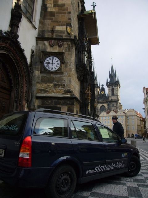 Německý vůz systému car-sharing na Staroměstském náměstí | Foto: Pavel Baroch, Aktuálně.cz