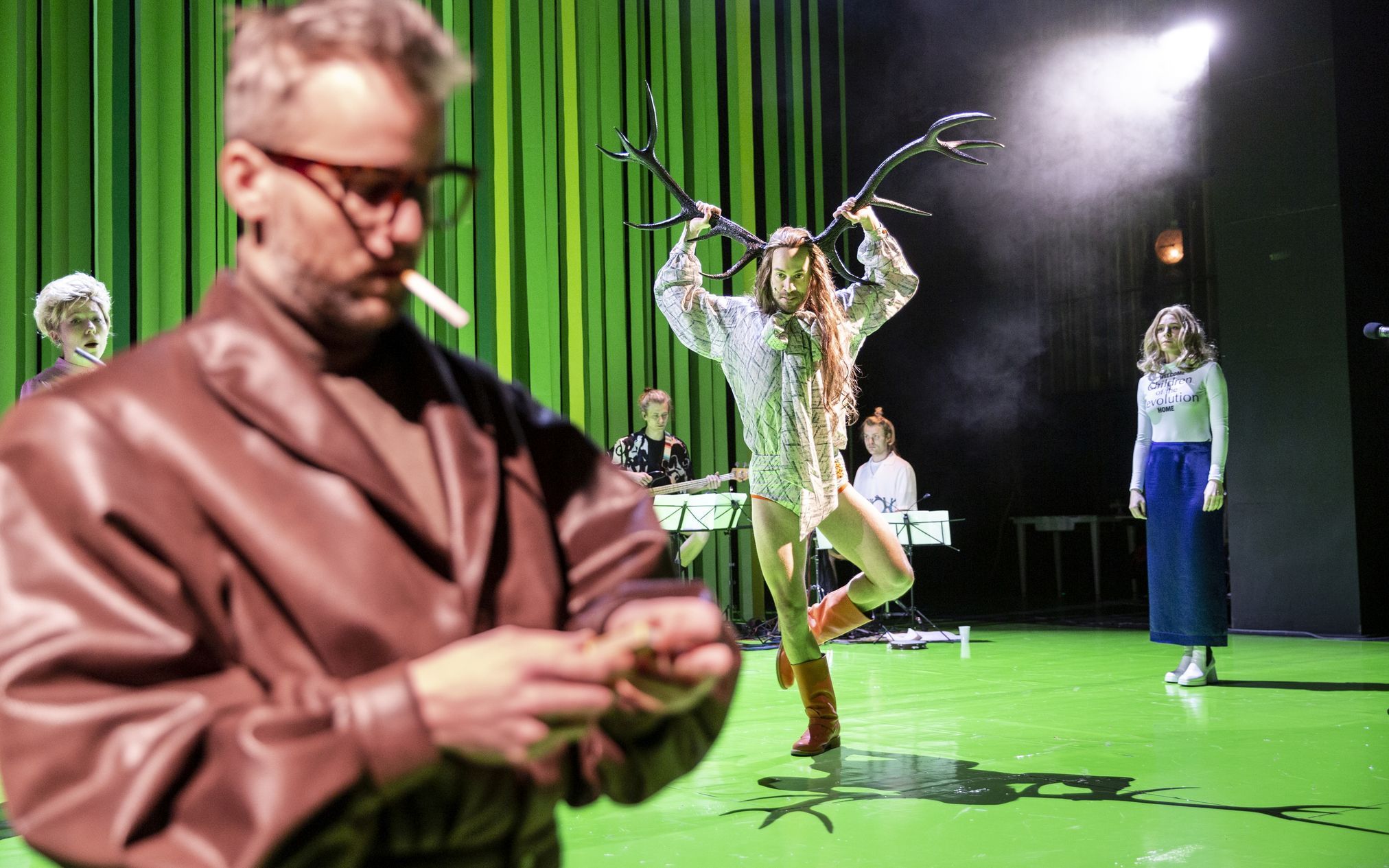 recenze-inscenace-bakchantek-v-re-ii-jana-fri-e-aktu-ln-cz