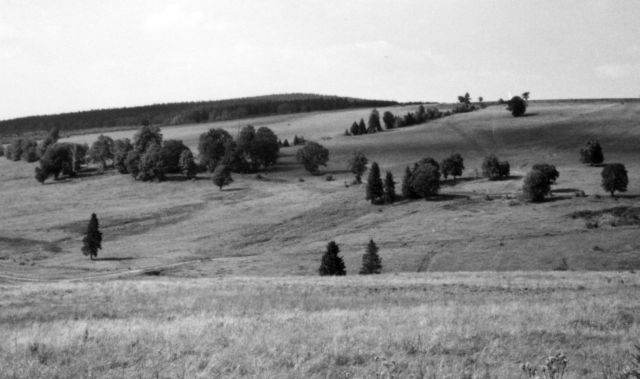 Stačilo pár desítek let a z obce nezůstal ani kostel. Rok 1998 | Foto: Petr Mikšíček