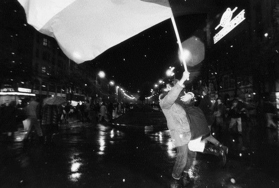 Radost z odstoupení komunistických vůdců, Václavské náměstí v Praze, 24. 11. 1989 v 19.30 hod. | Foto: Roman Sejkot