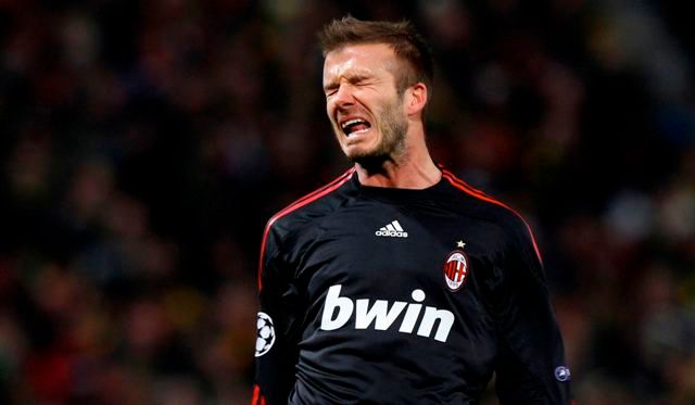 Dabid Beckham si zápas na Old Trafford alespoň výsledkově příliš neužil. | Foto: Reuters