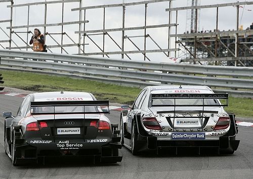 DTM je především tvrdým soubojem Mercedesu a Audi. | Foto: DTM