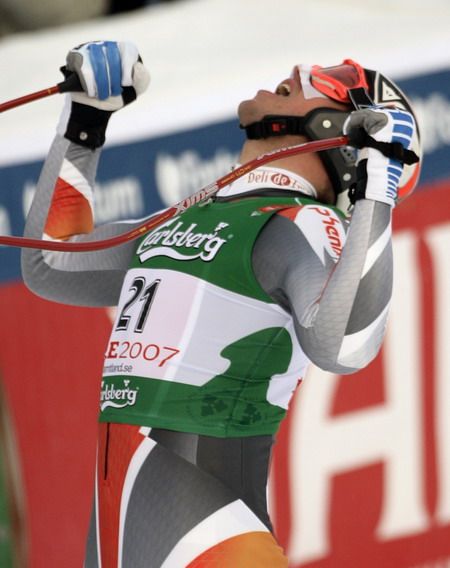 Norský sjezdař Aksel Lund Svindal v cíli závodu na MS v Aare nemůže uvěřit svému výbornému času. | Foto: Reuters