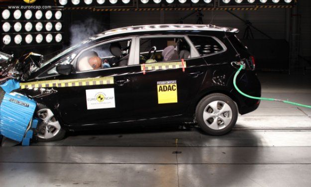 Za ochranu dětí si pak tento korejský vůz připsal 76 procent, za ochranu chodců 64 procent a za přítomnost elektronických asistentů 81 procent. | Foto: EuroNCAP