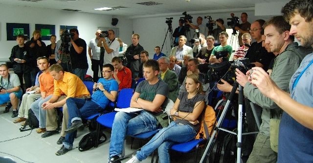 Na tiskovou konferenci dorazilo velké množství domácích novinářů. O odvetu se Spartou je očividně zájem. | Foto: Jakub Šafránek