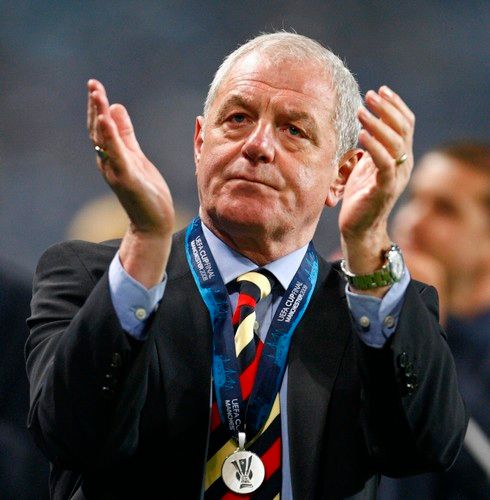 Trener Rangers Walter Smith děkuje svým fanouškům za podporu. | Foto: Reuters