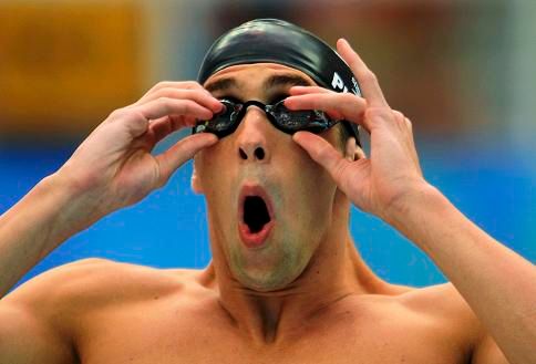 A tady už se Phelps chystá na motýlka | Foto: Reuters