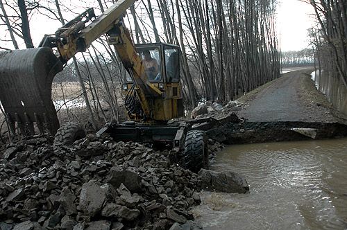 Horka nad Moravou - neděle 2. dubna, nejkritičtější den. | Foto: Lubomír Světnička