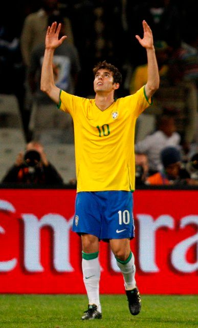 Kaká se raduje po vstřelení branky za reprezentaci Brazílie. | Foto: Reuters