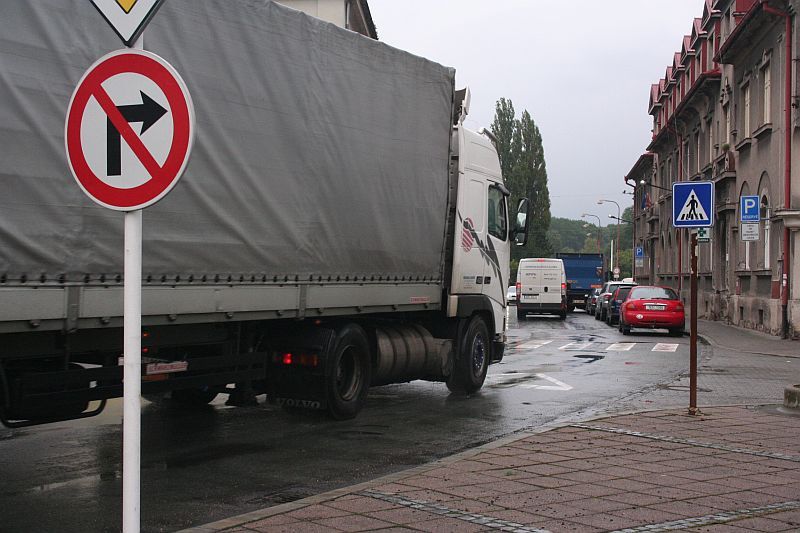 Policie pomůže kamiony vytlačit z obcí, změnila názor | Aktuálně.cz