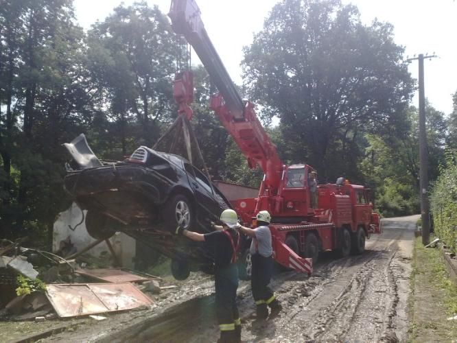 Tohle je T815 AV15. Vyjíždí k případům, kdy je potřeba vyprošťovat uvázlou techniku nebo materiál. | Foto: HZS ČR