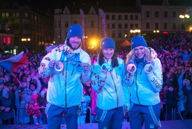 Soukalová, Vítková a Soukup v Jablonci nad Nisou po návratu z OH v Soči | Foto: ČTK