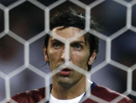 Italský brankář Gianluigi Buffon při semifinále MS s Německem. | Foto: Reuters