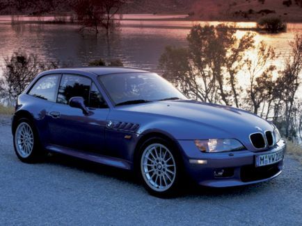 A tohle už je auto Jaromíra Jágra. Česká legenda si na žádný luxus drahých značek nepotrpí, stačí mu poctivost a luxus z Mnichova. BMW Z3 Jágr ale tolik neřídí, na delší vzálenosti si najímá vlastního řidiče. | Foto: Reuters