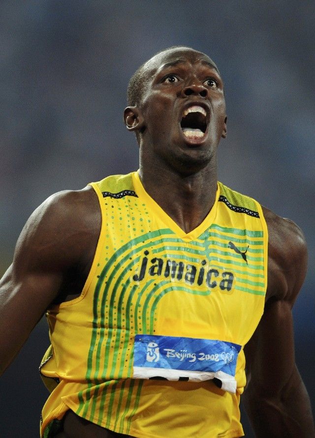 Usian Bolt to dokázal. Na olympiádě v Pekingu vyhrál sprint na sto i dvě stě metrů. | Foto: Reuters