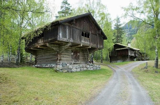 Staveloftet z Ål v Hallingdal, dnes Hallingdal Folkemuseum, Nesbyen, 1295.  Jeden z nejzachovalejších středověkých srubových domů. «Domy byly poskládány jako skládačky a během svého života byly podle potřeby mnohokrát přestěhovány. Norové jsou národ, který se stěhuje snad nejvíce ze všech. Asi to mají v krvi... | Foto: GJF