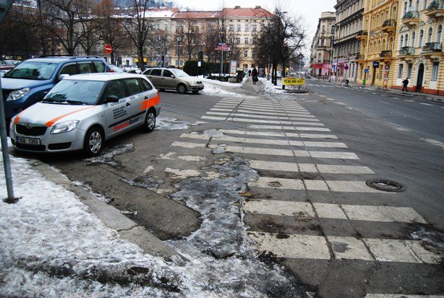 Přechod na pražském Smíchově byl vyhlášen jako jeden z nejhorších v evropských metropolích | Foto: Radek Pecák