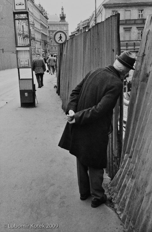 Havlíčkova ulice před nádražím Praha střed, 1985. | Foto: Lubomír Kotek