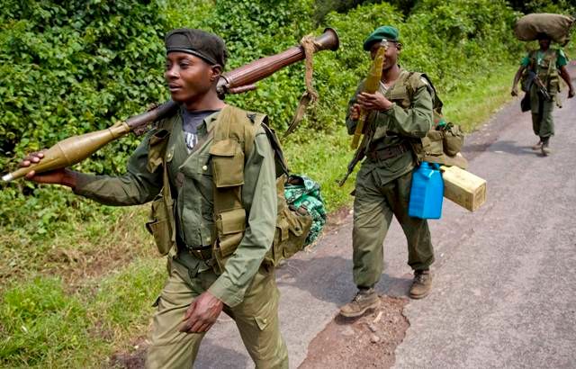 Konžští vojáci pochodují nedaleko města Goma v provincii Severní Kivu na východě země. 22. leden 2009 | Foto: Reuters